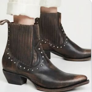 Frye Sacha Stud Chelsea Boots 6 1/2